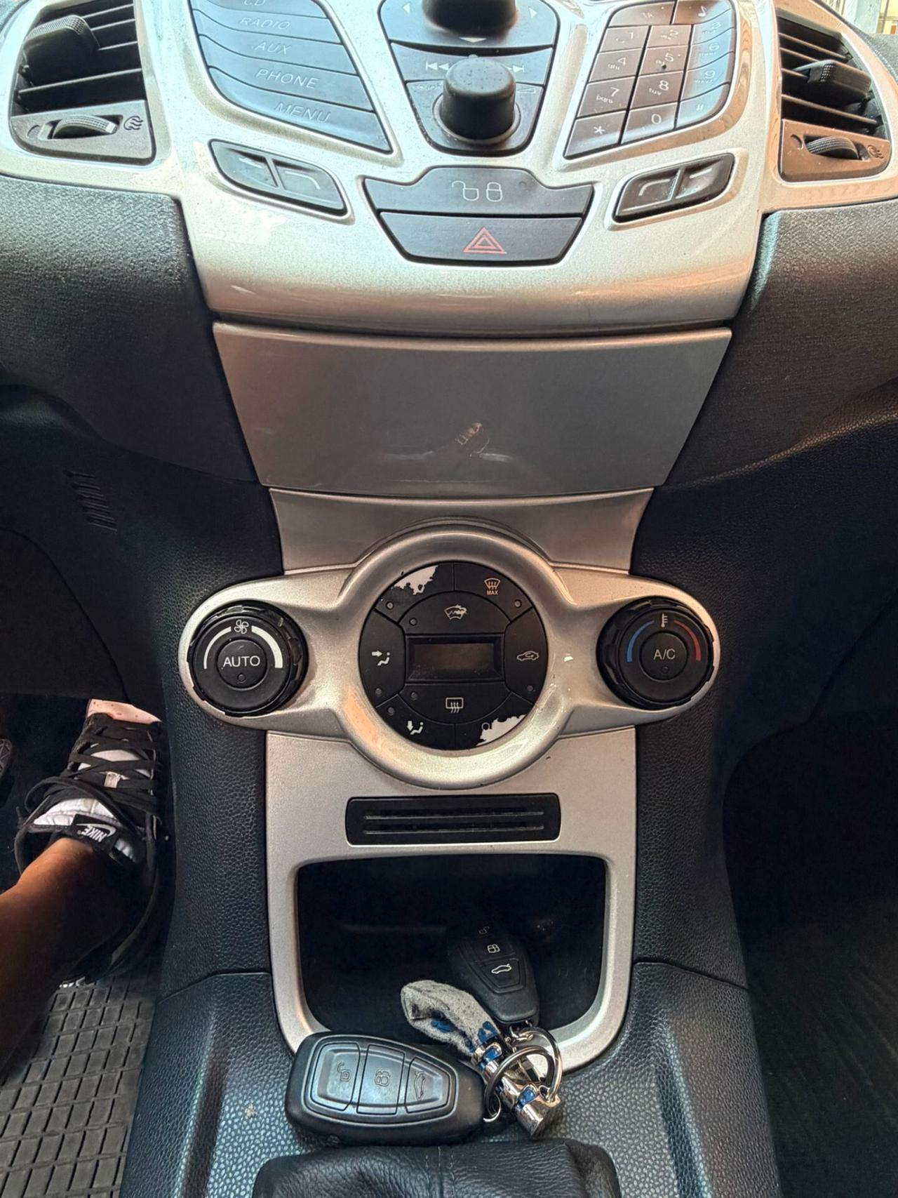 Ford Fiesta 1.4 TDCI 70CV 5P TITANIUM
