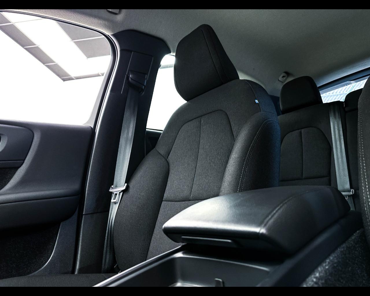 VOLVO XC40 T2 Momentum Core