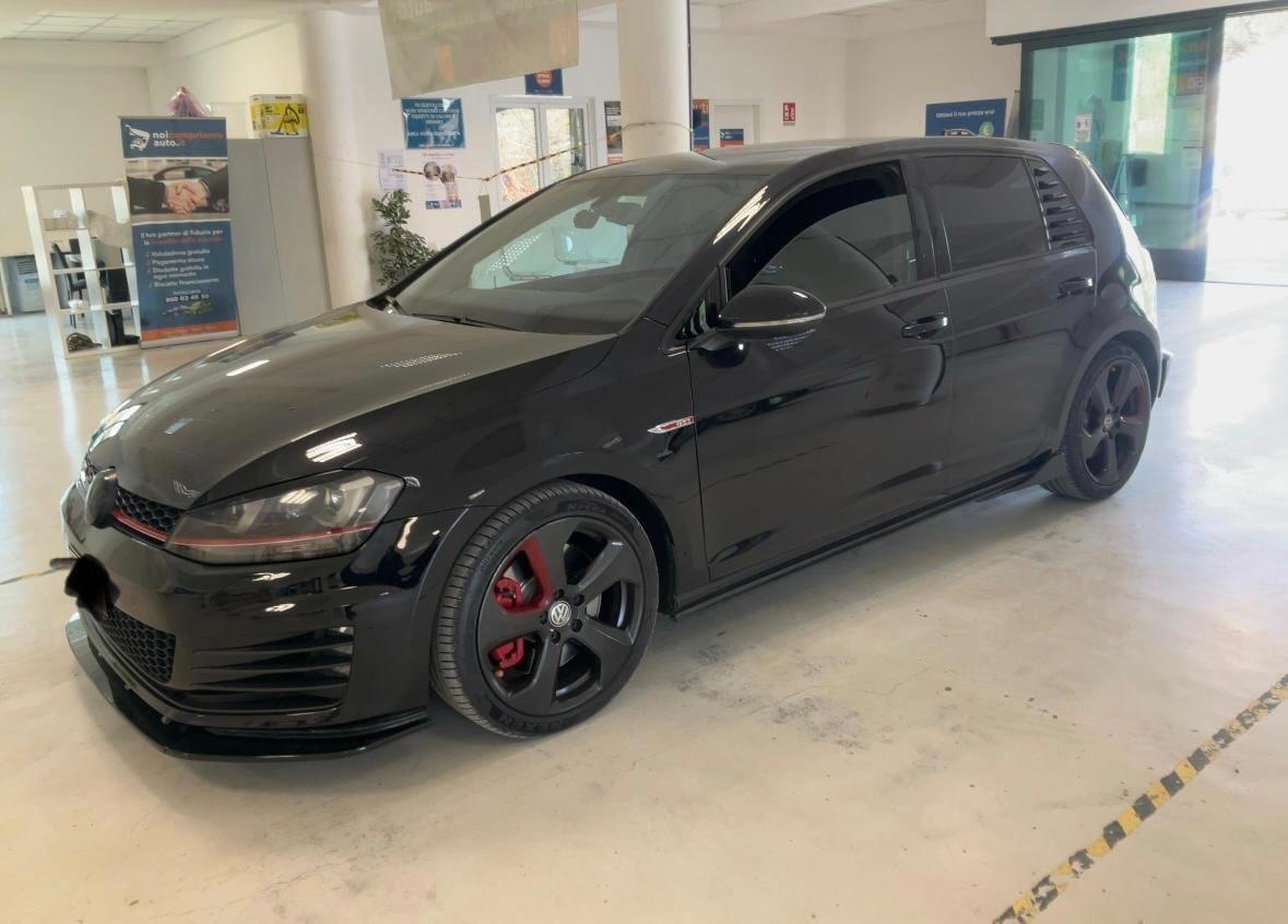 Volkswagen Golf GTI Performance 2.0 230cv