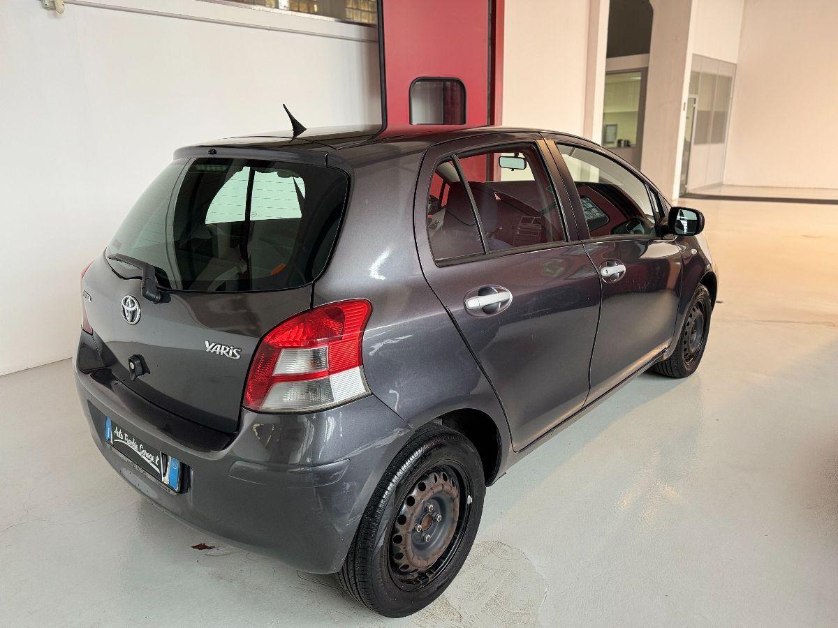 TOYOTA - Yaris - 1.0 5p. Sol