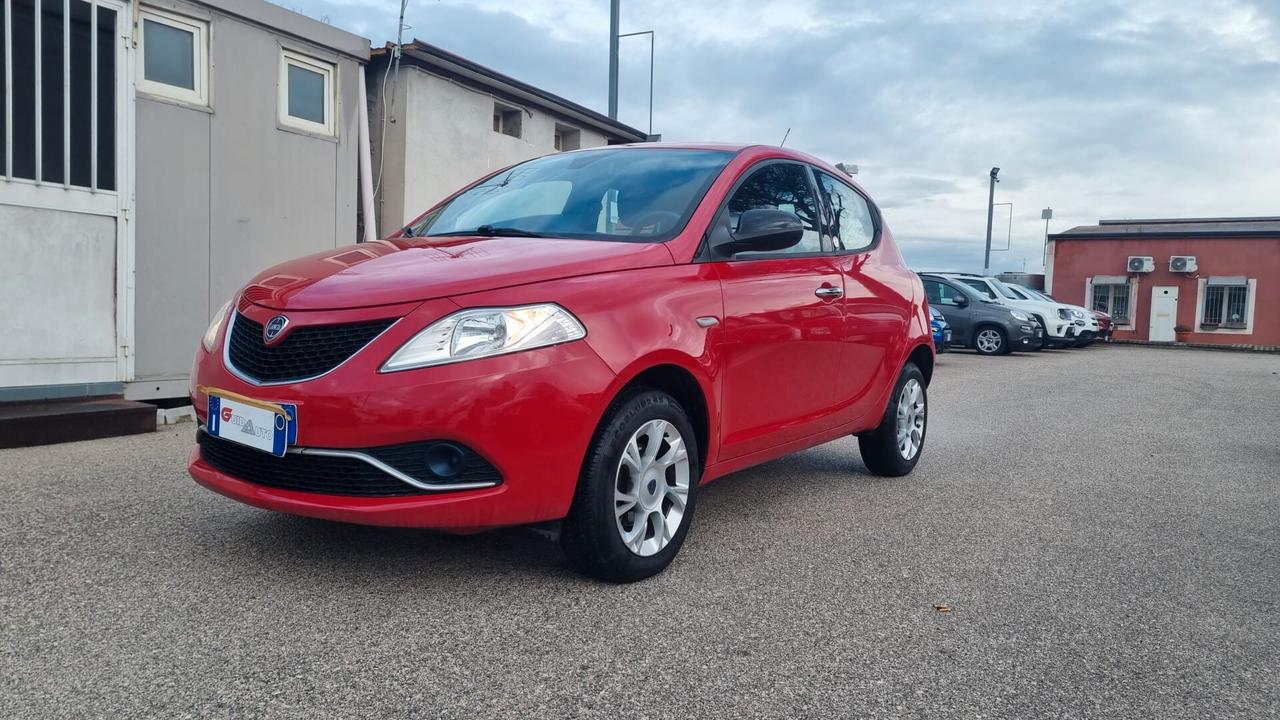 Lancia Ypsilon 0.9 TwinAir 85 CV 5 porte Metano Ecochic Platinum
