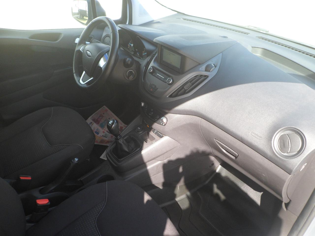 Ford Transit Courier furgone