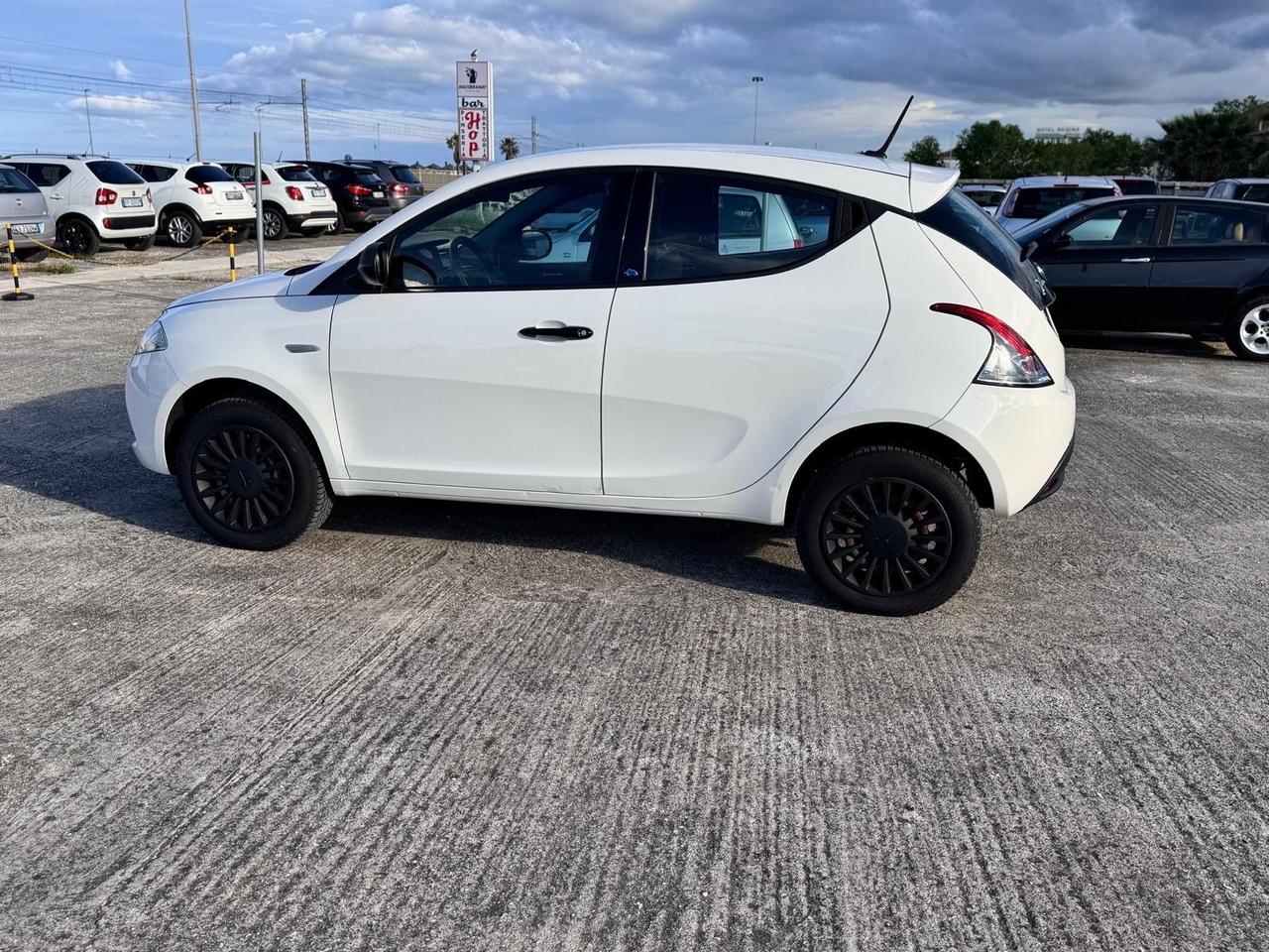 Lancia Ypsilon 0.9 TwinAir 5 porte Metano Ecochic Elefantino Blu