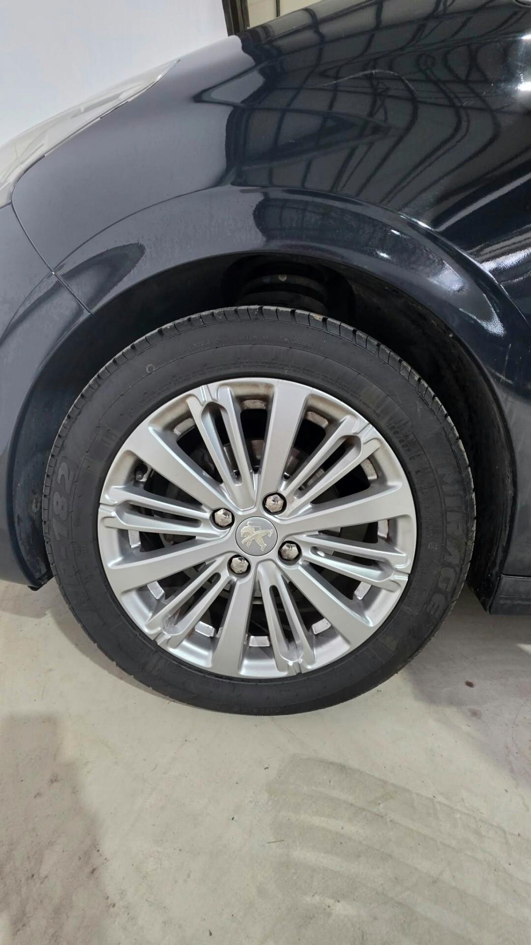Peugeot 208 PureTech 82 5p. GPL Active