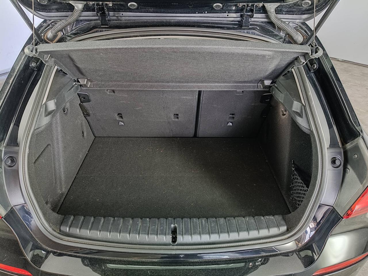 BMW Serie 1 F40 - 118d Business Advantage auto