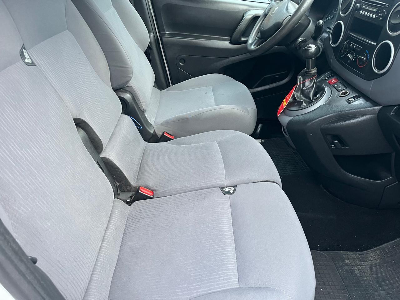 Peugeot Partner Autocarro/la portata:616KG/Euro5B con FAP/3Posti e 4Porte/