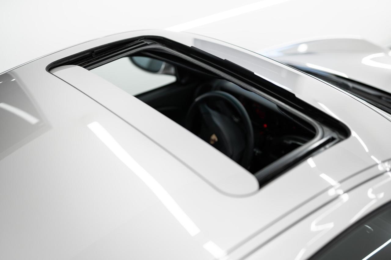 Porsche 911 Carrera cat Coupé
