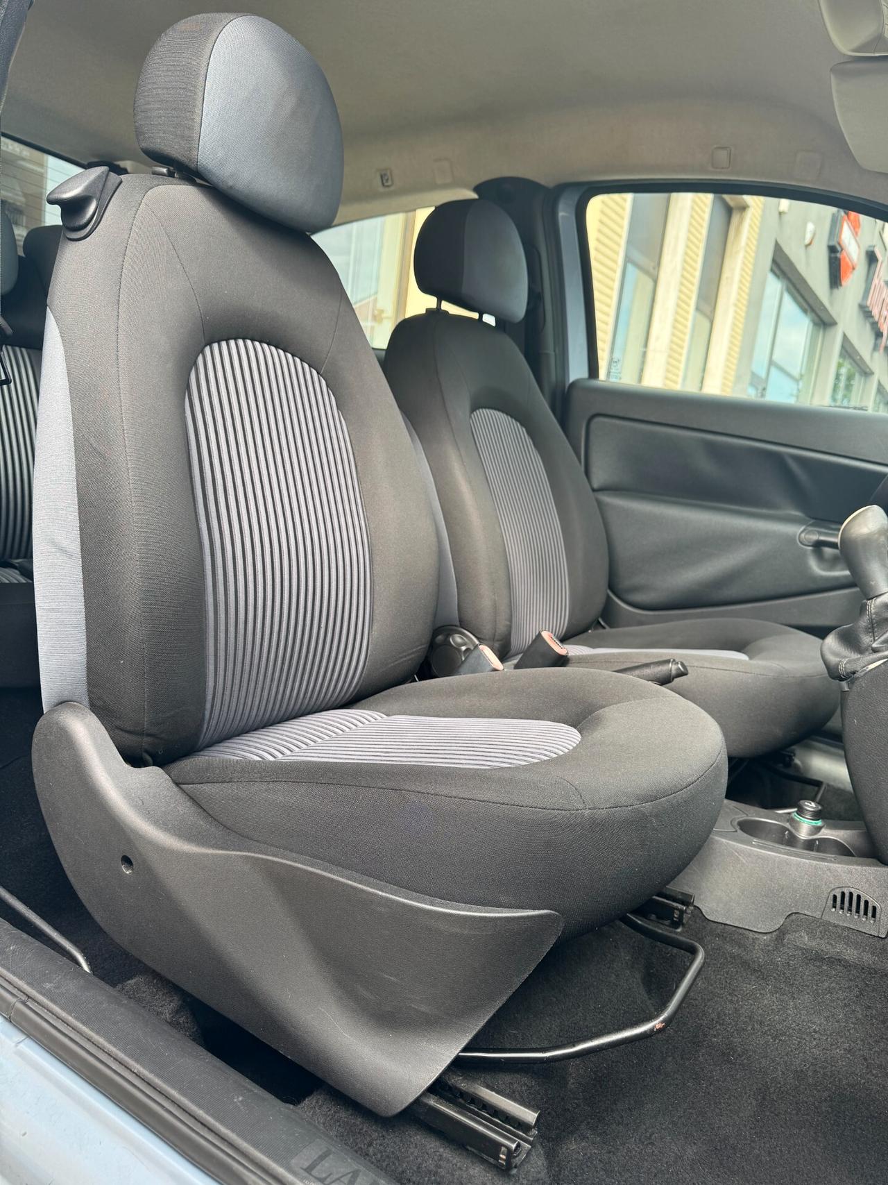 Lancia Ypsilon 1.3 MJT 75 CV Argento NEOPATENTATI