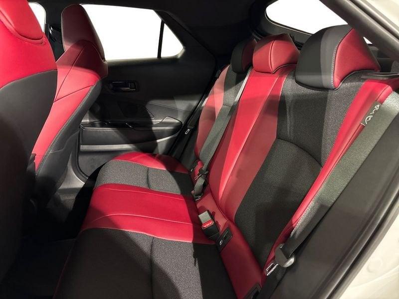 Toyota C-HR 2.0 PHEV Lounge Hero