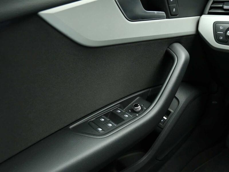 AUDI A4 5ª serie A4 Avant 30 TDI/136 CV S tron...