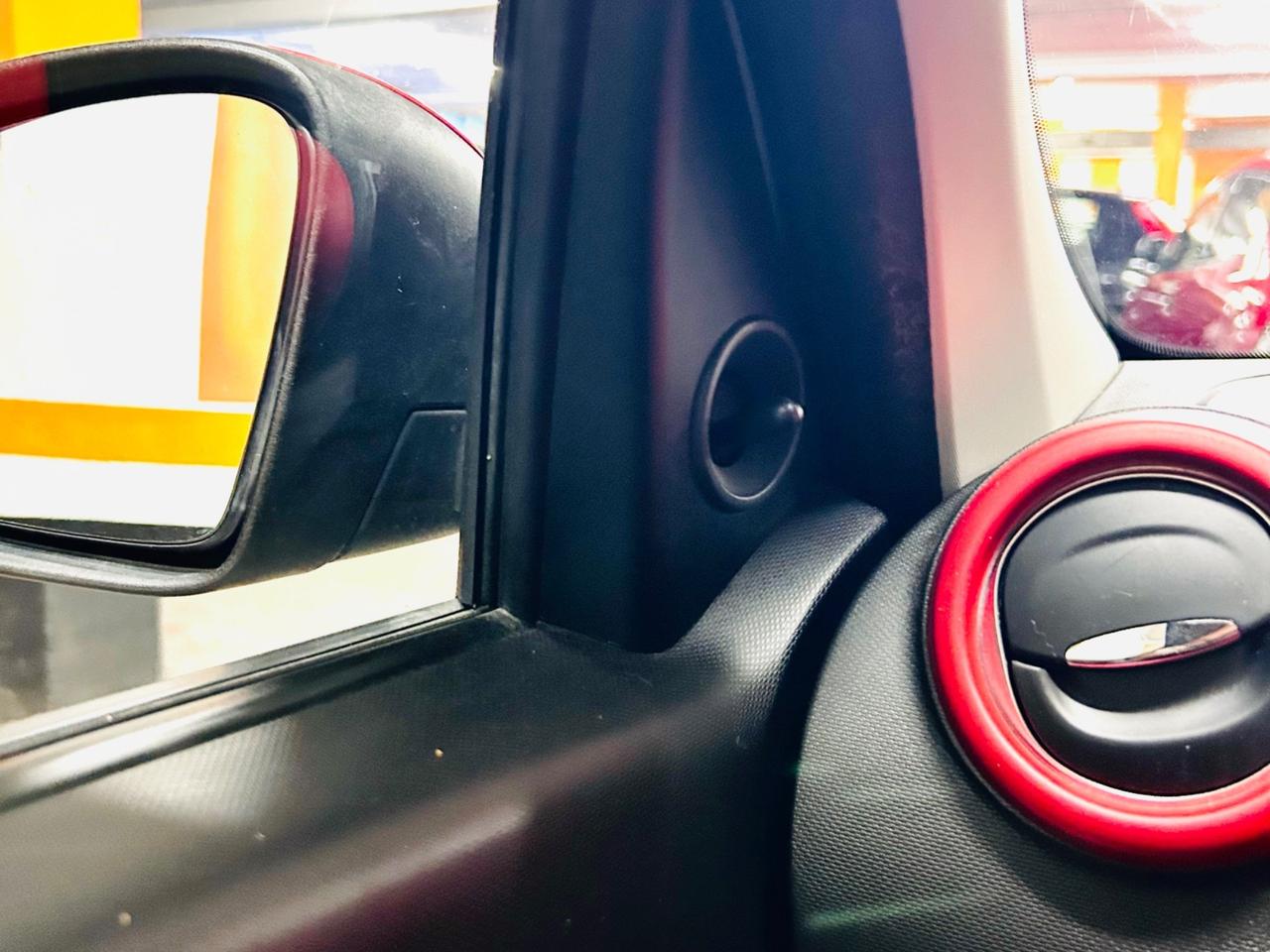 RENAULT TWINGO SCe BIANCA 1.0 BENZINA CON SOLI 40.219 KM.