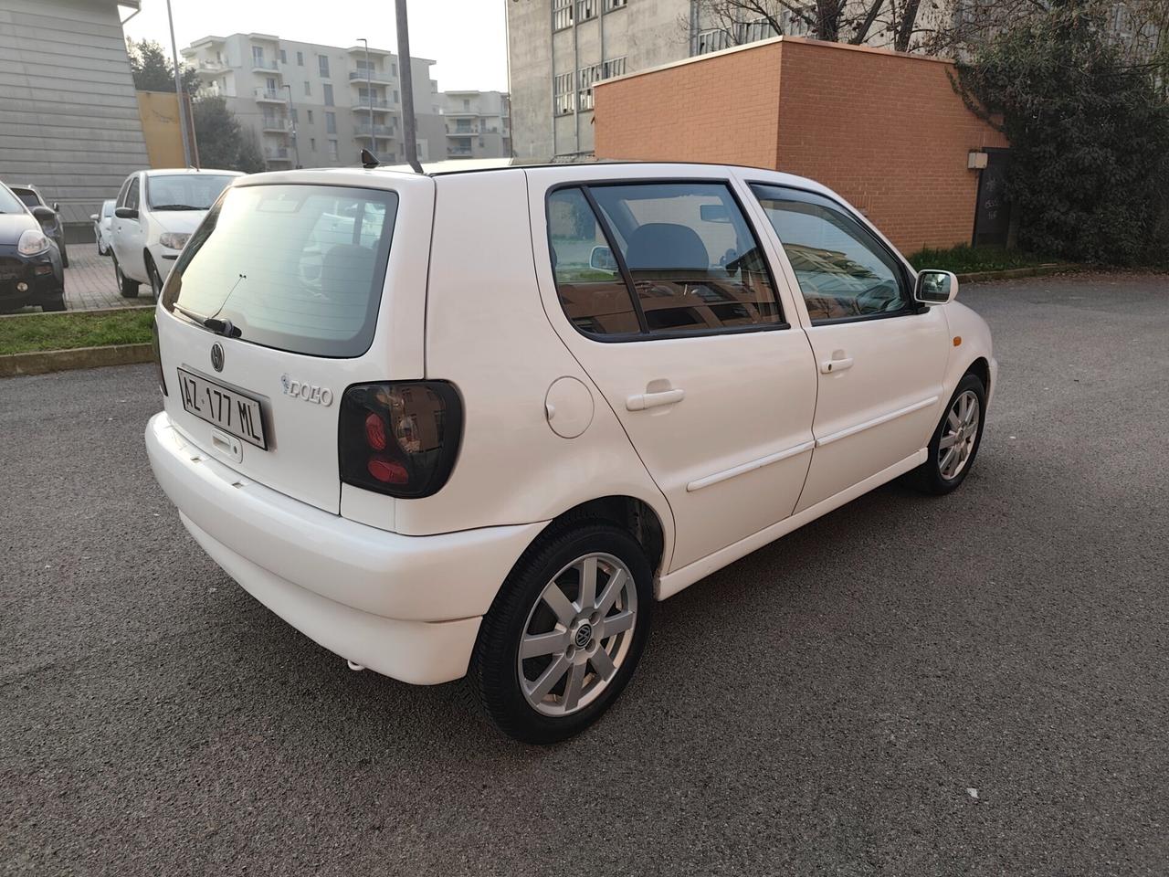 Volkswagen Polo 1.4 Benz 5 porte neopatentati