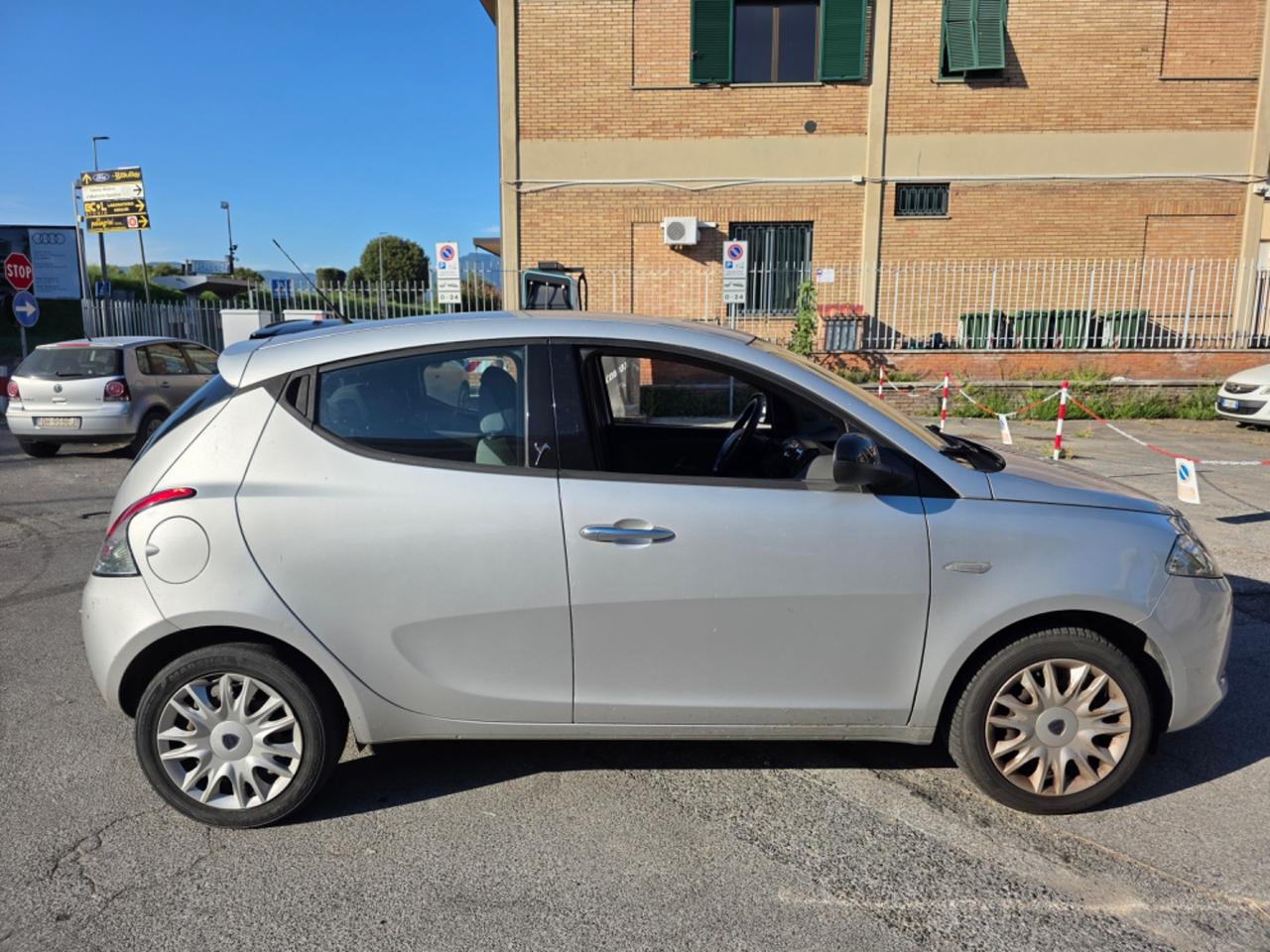 Lancia Ypsilon 1.2 69 CV Unyca