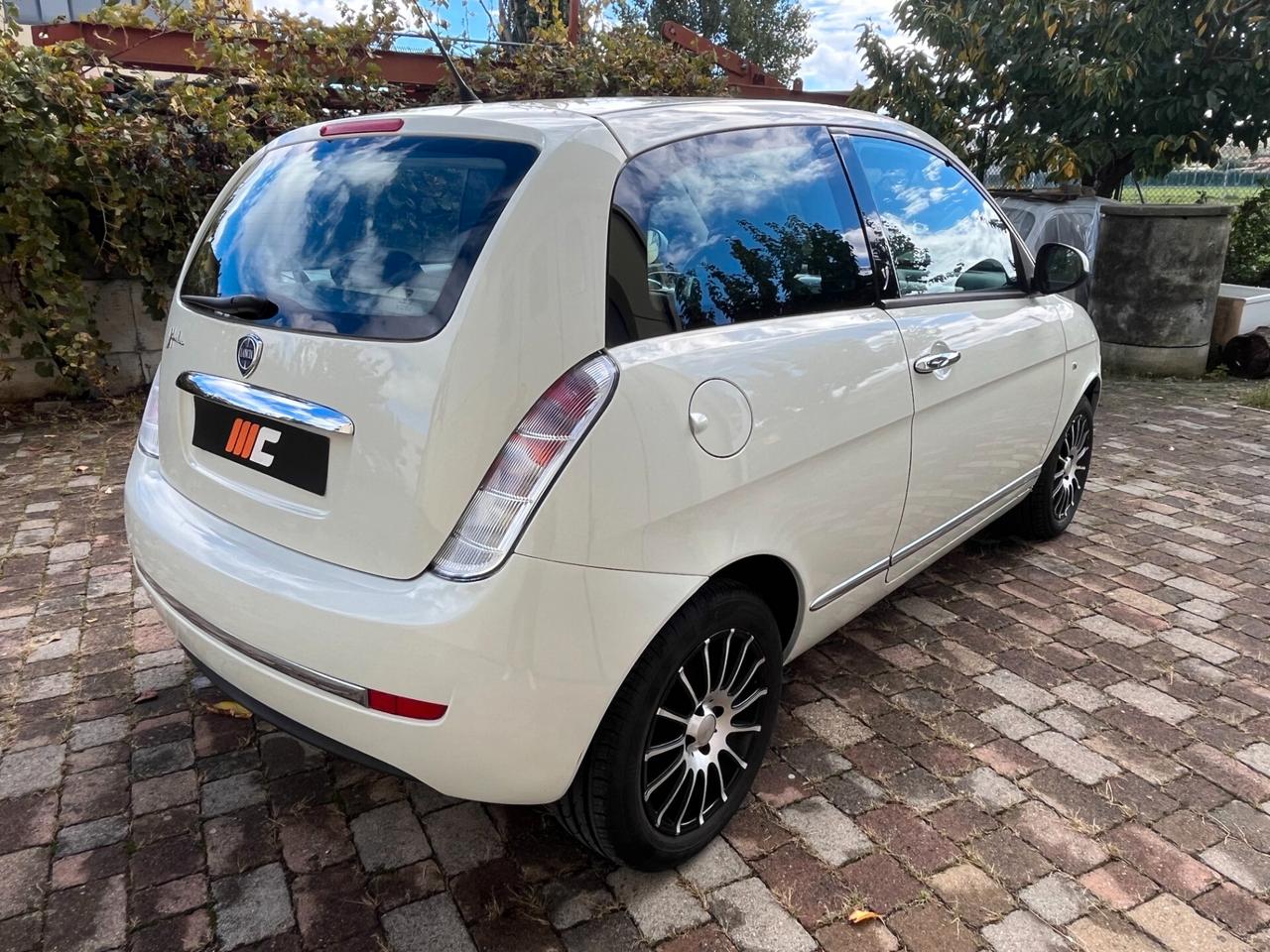 Lancia Ypsilon 1.4 16V Platino