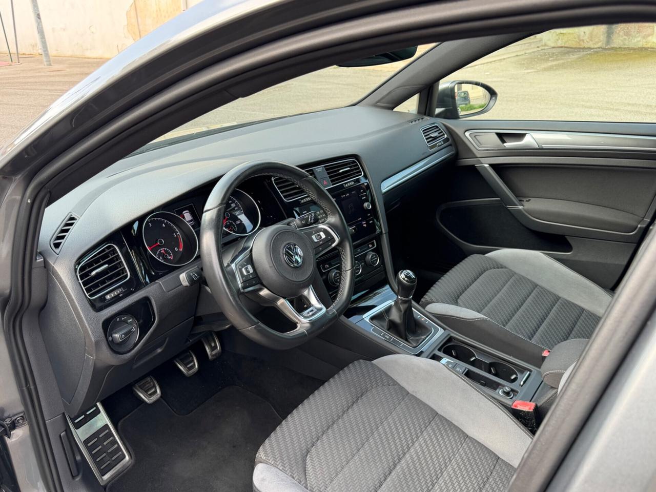 Volkswagen Golf 7.5 1.6 TDI R-Line