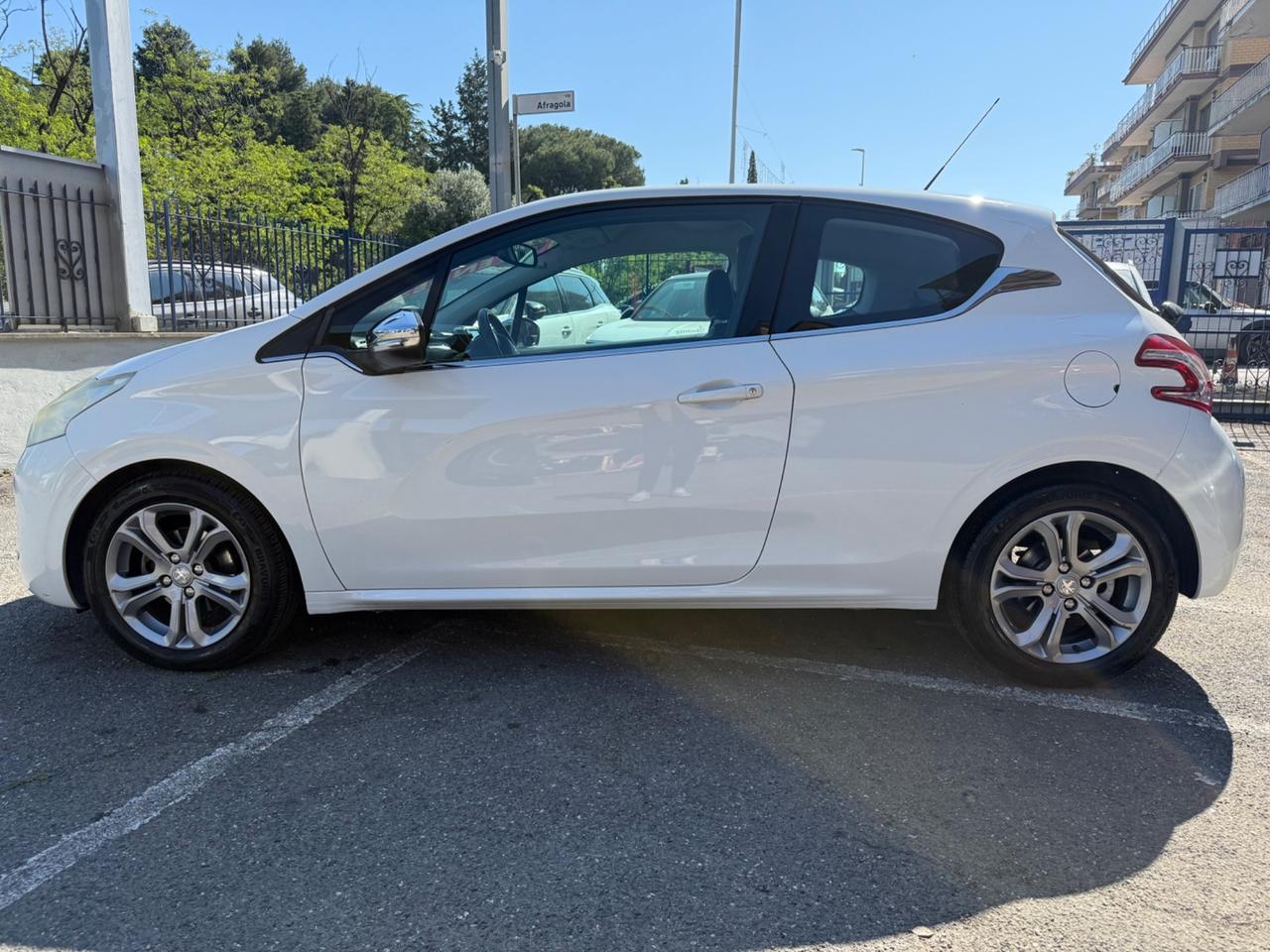 Peugeot 208 1.6 e-HDi 92 CV Stop&Start 3 porte Allure