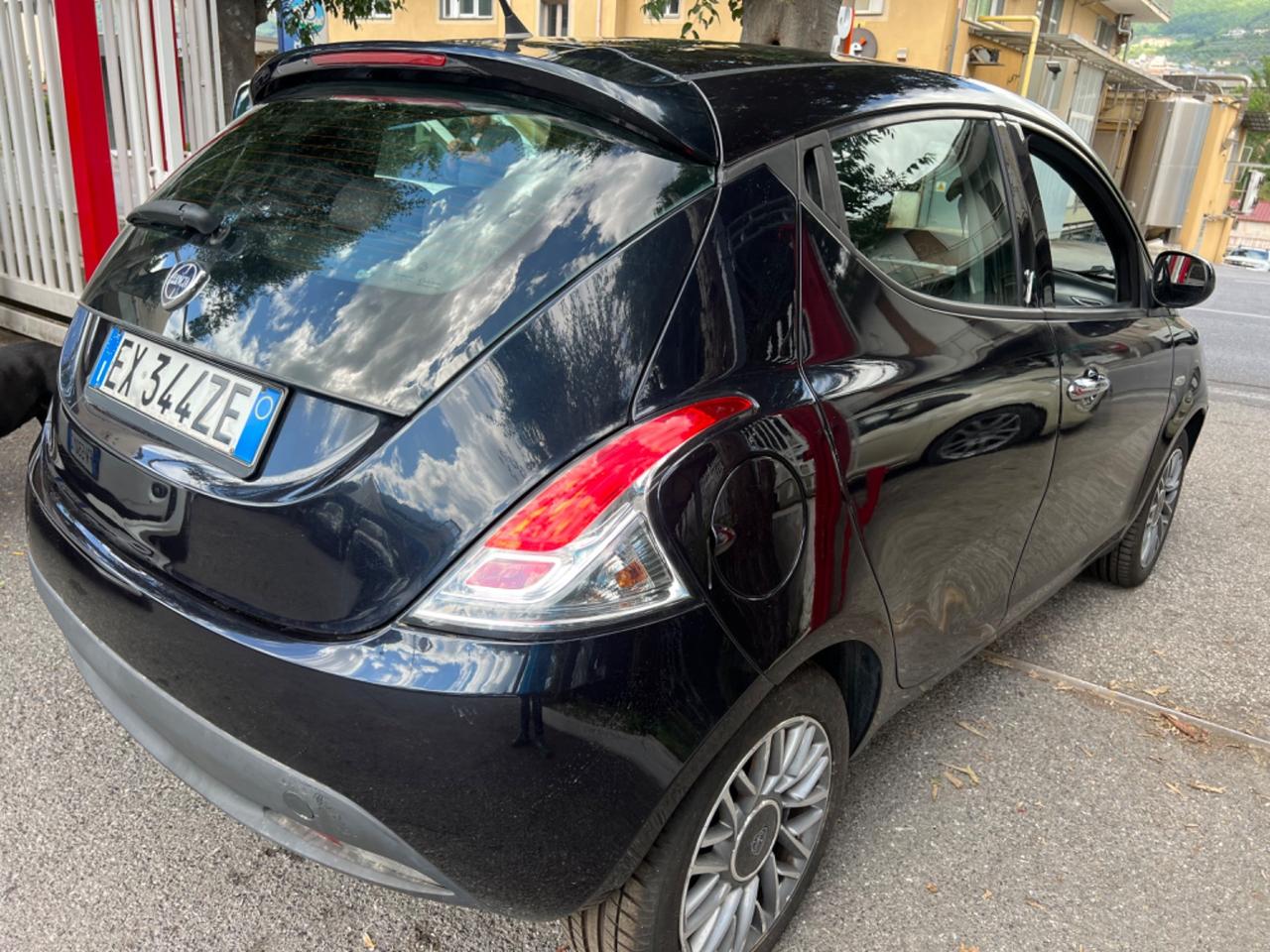 Lancia Ypsilon 1.2 69 CV 5 porte S&S Gold