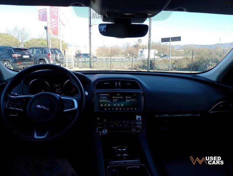 Jaguar F-Pace F-Pace 2.0 D 180 CV AWD aut. Chequered Flag