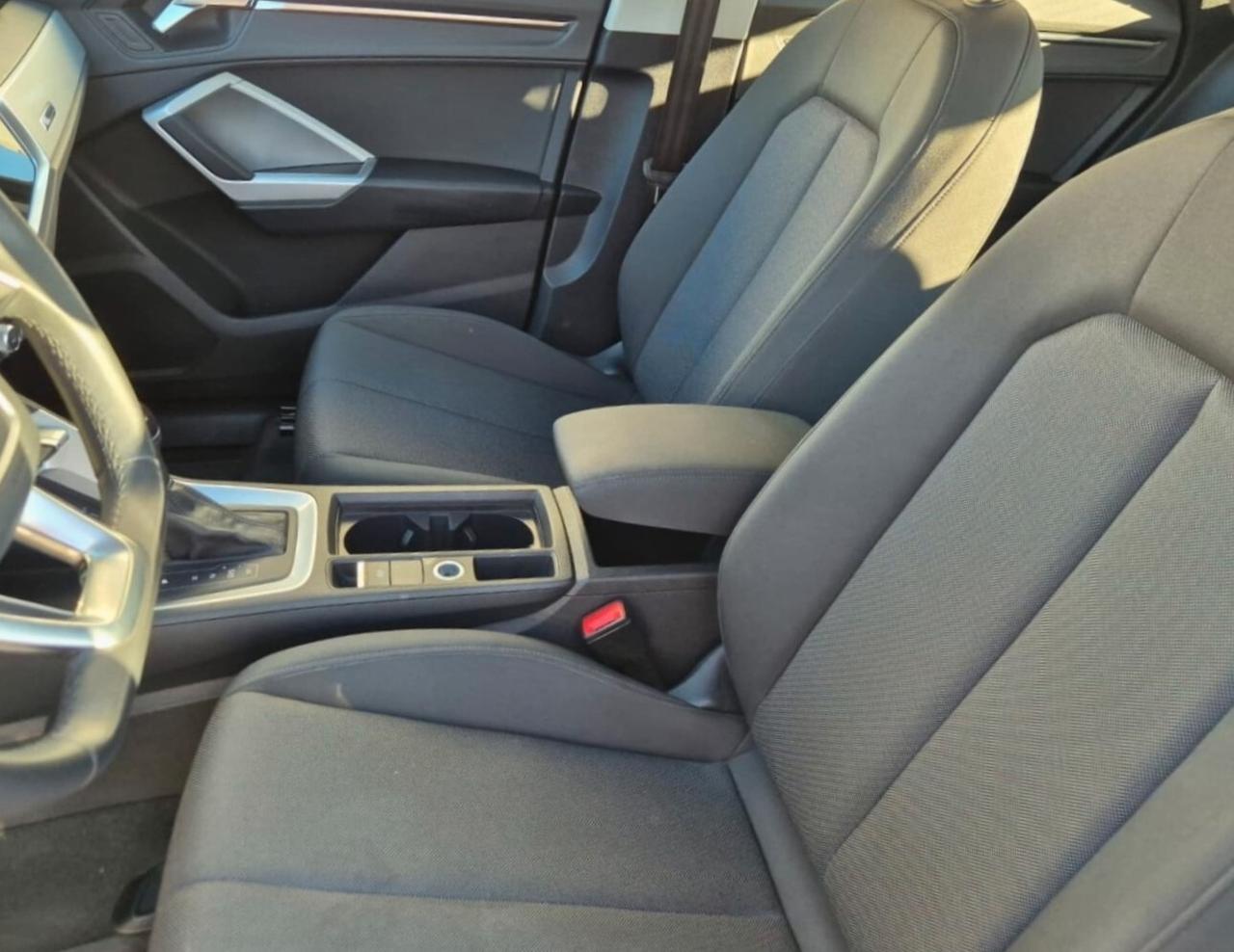 Audi Q3 35 TDI S-tronic Business Advanced