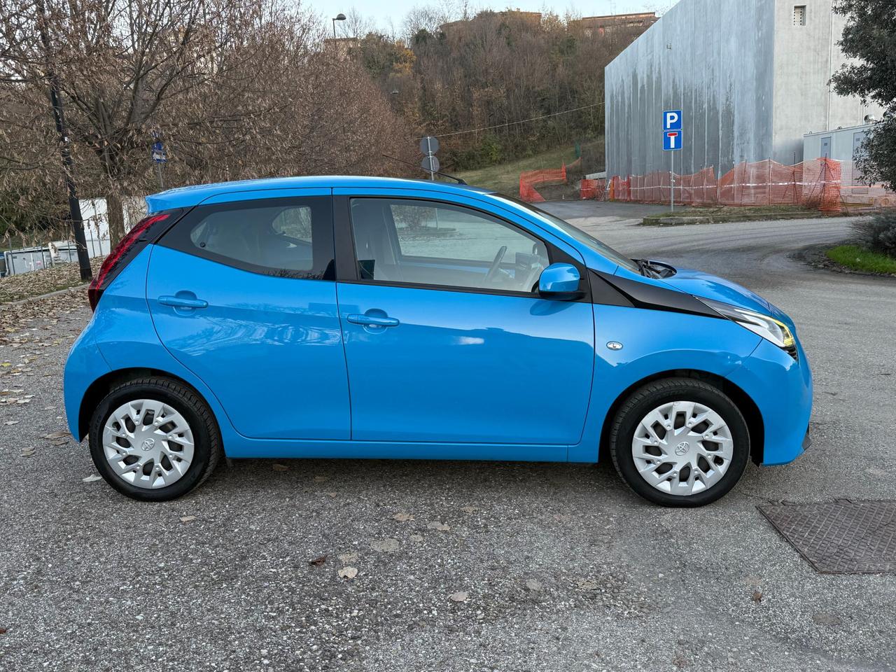 Toyota Aygo 5 Porte Aygo 5p 1.0 x-business 72cv