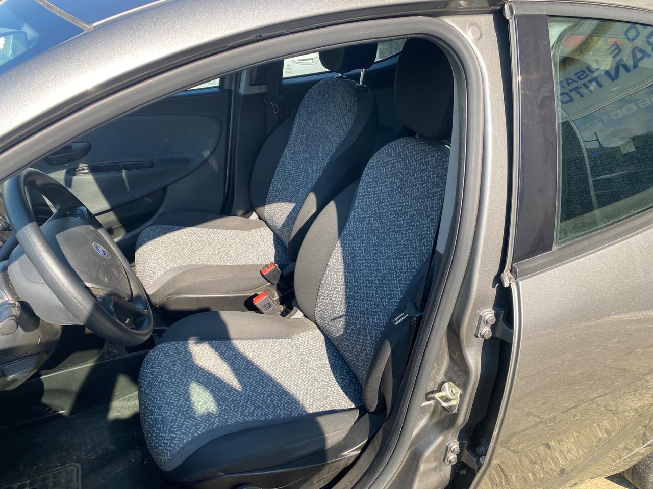 Lancia Ypsilon 1.0 FireFly 5 porte S&S Hybrid Silver Plus