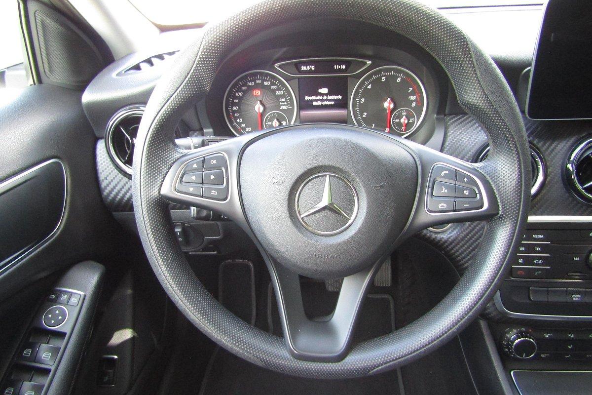 MERCEDES GLA 180 Business