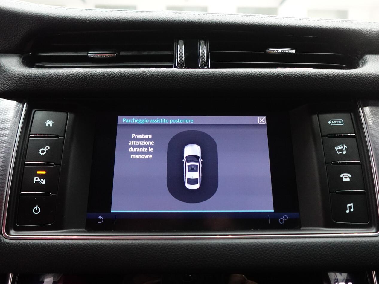 Jaguar XF 2.0d 180 CV R-SPORT