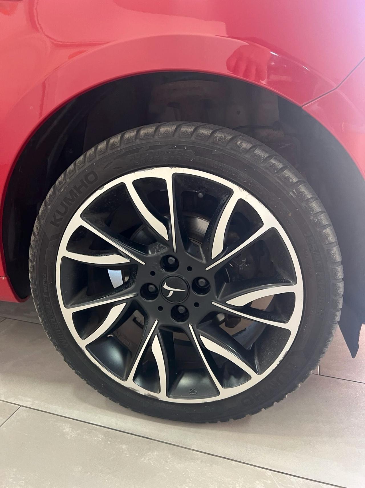 Lancia Ypsilon 1.2 69 CV 5 porte S&S Black&Red