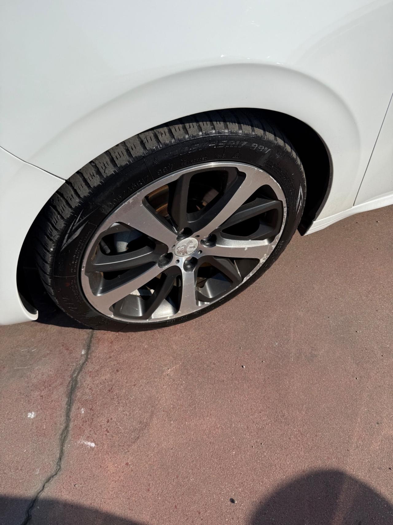 Peugeot 208 1.6 e-HDi 115 CV Stop&Start 5 porte Allure