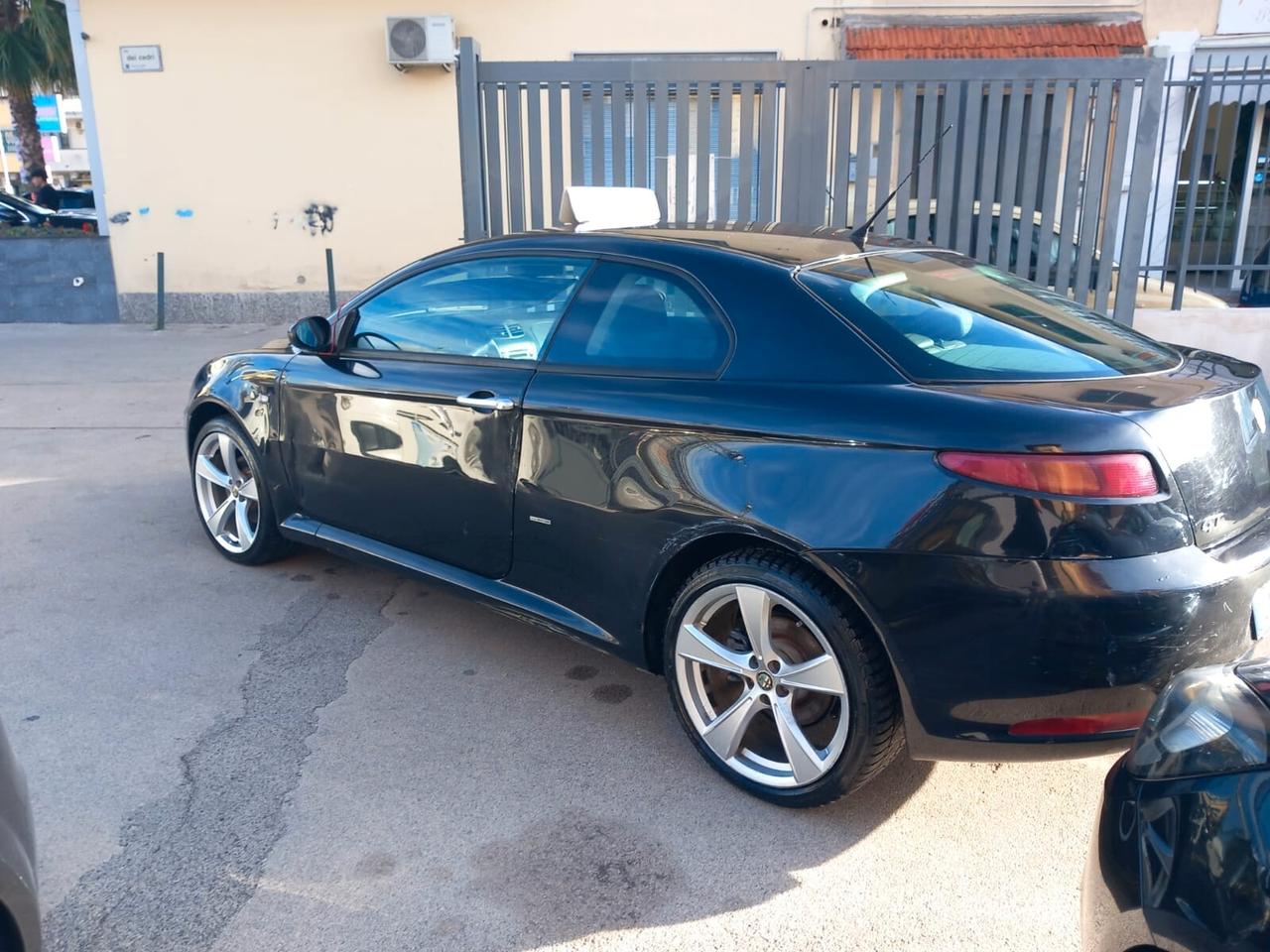 Alfa Romeo GT 1.9 JTDM Distinctive Q2