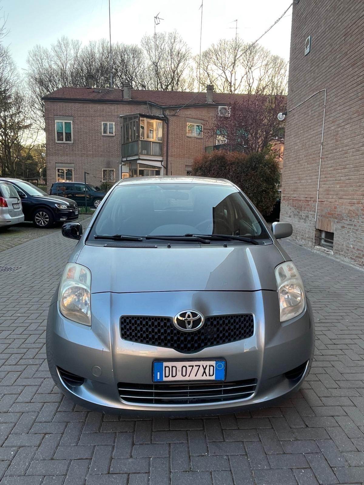 Toyota Yaris 1.0 3 porte
