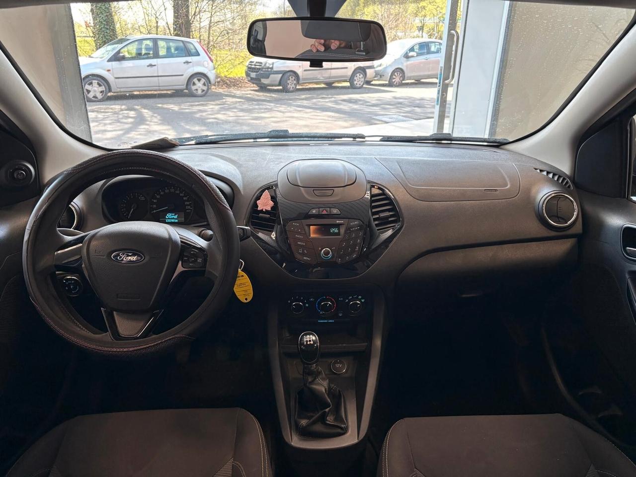 Ford Ka 1.2 Ti-VCT 85CV Black & White -