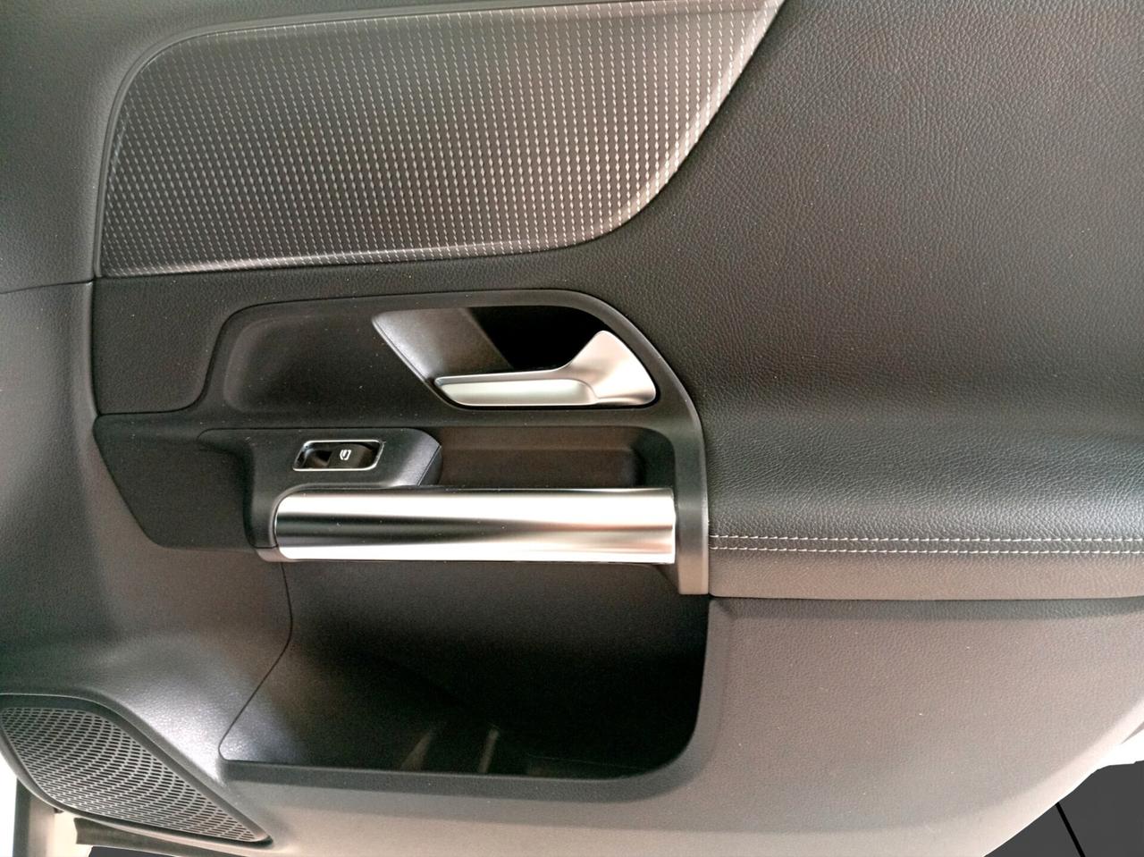 Mercedes-benz GLA 200 d Automatic 4Matic Premium AMG LUCI AMBIENT DISPLAY FULL HD GRANDE