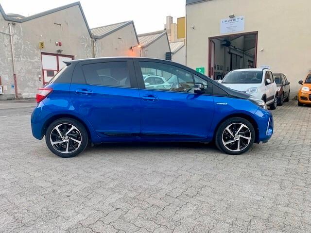 Toyota Yaris 1.5 Hybrid 5 porte Lounge Blue garanzia 10 anni su Hybrid parts