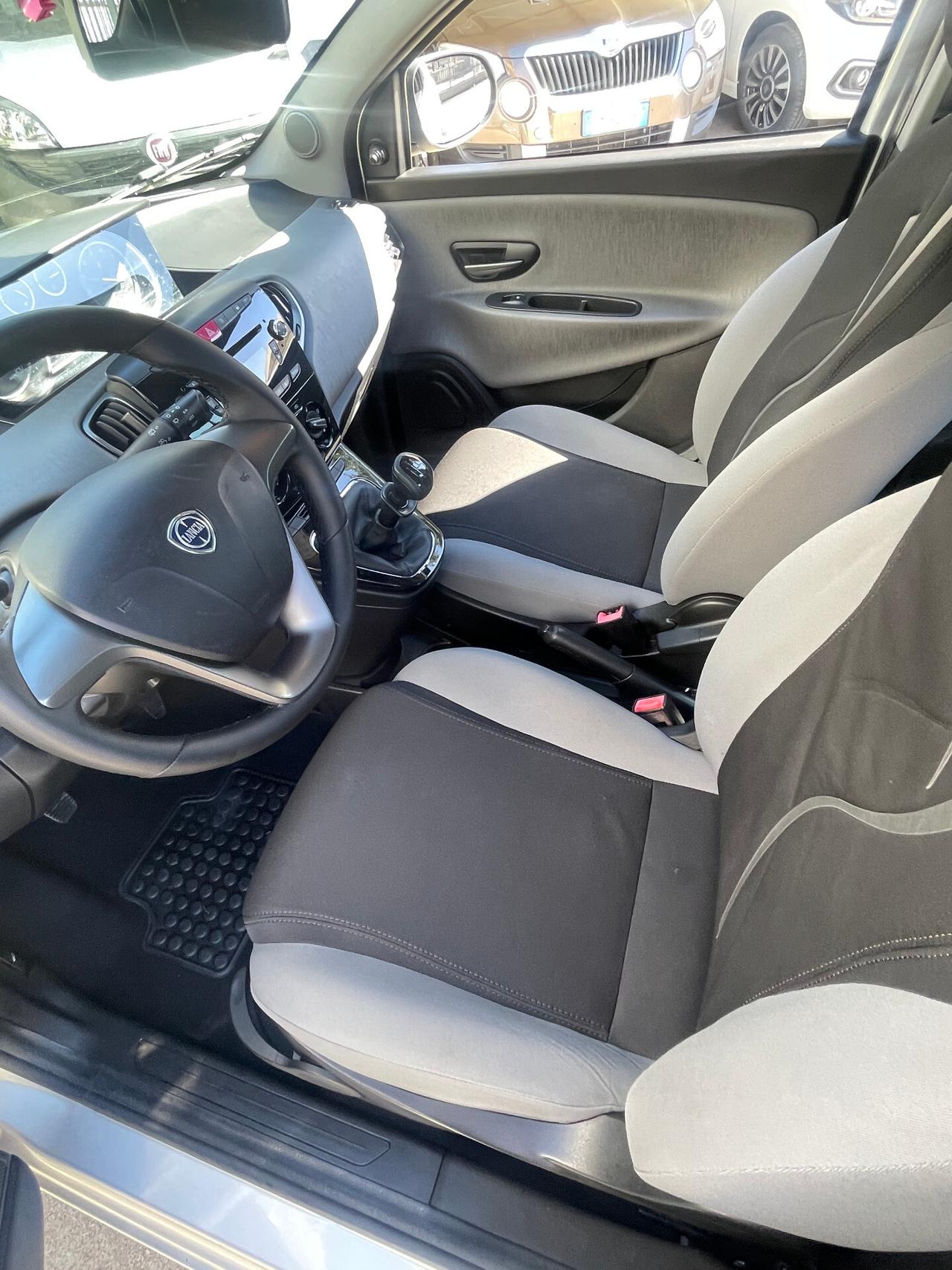 Lancia Ypsilon 1.2 69 CV Silver - neopatentati