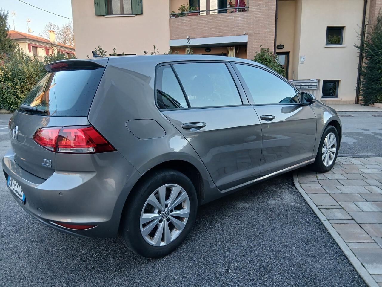 Volkswagen Golf 1.2 TSI 105 CV 5p. Comfortline BlueMotion tua a € 193 mese