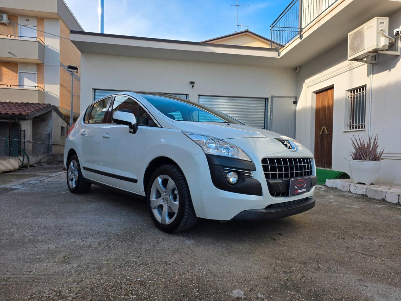Peugeot 3008 1.6 HDi 112CV cambio robotizzato Business