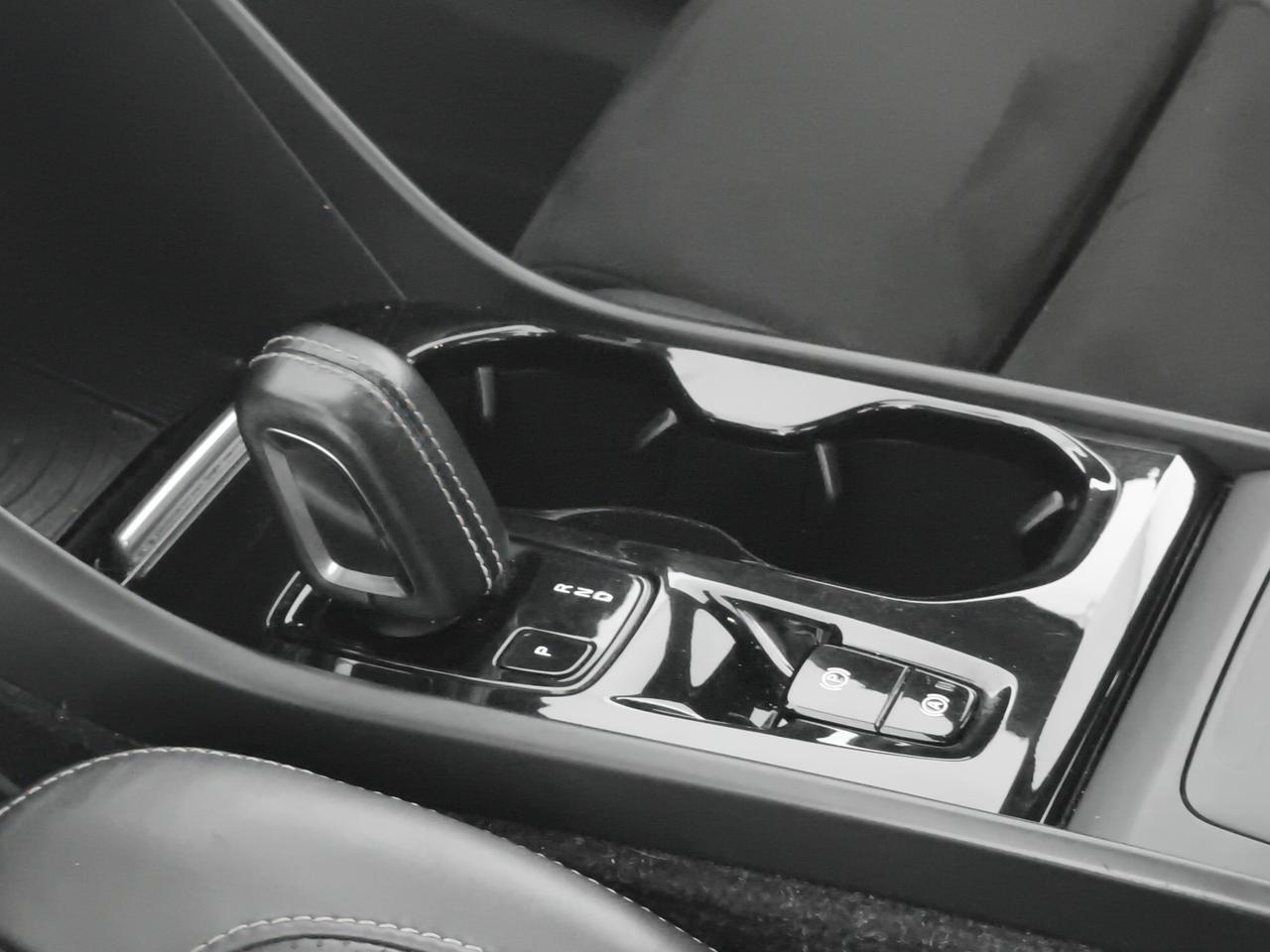 Volvo XC40 2.0 d4 R-design awd