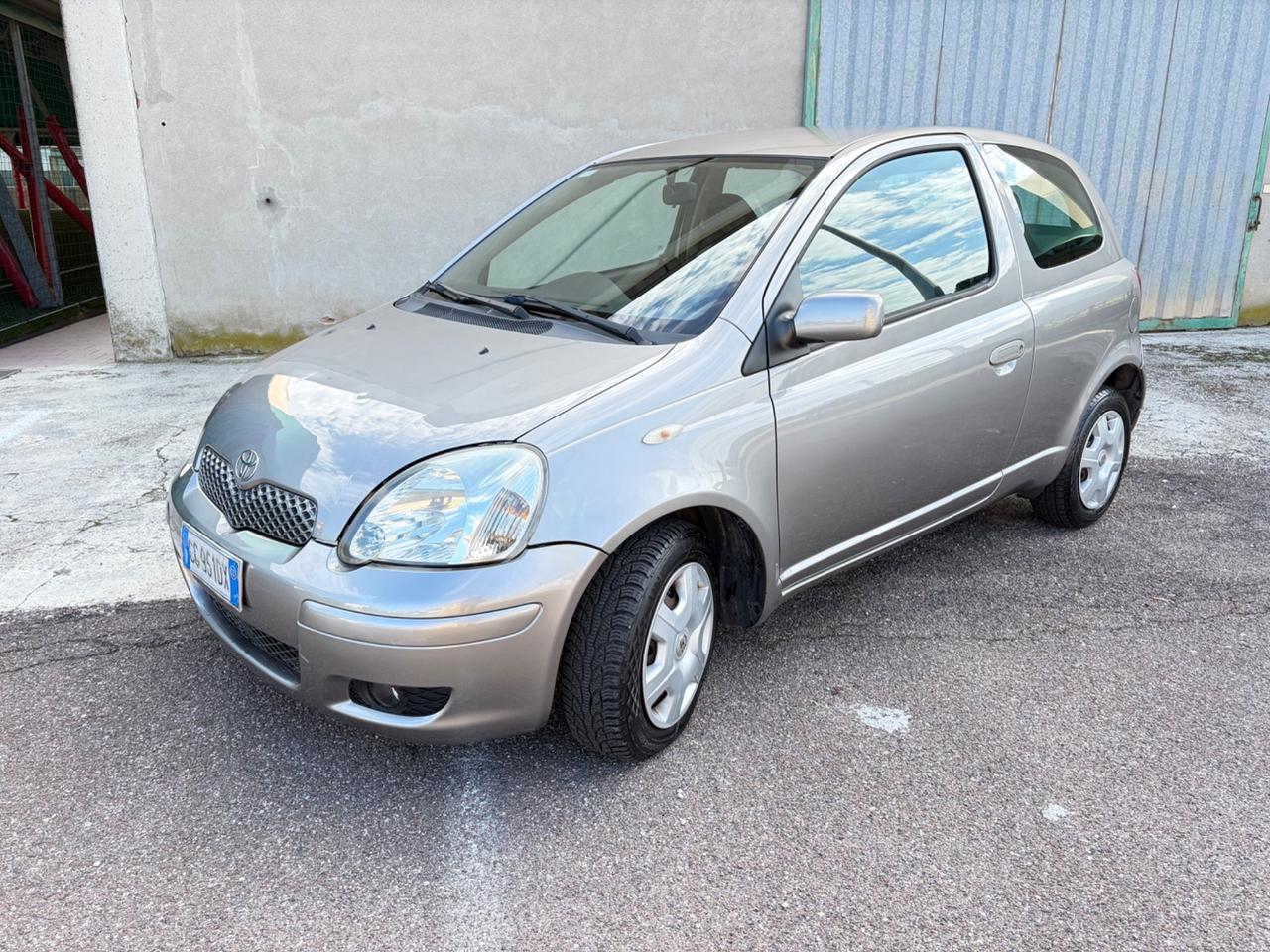 Toyota Yaris 1.3i 16V cat 3 porte Sol Neopatentati