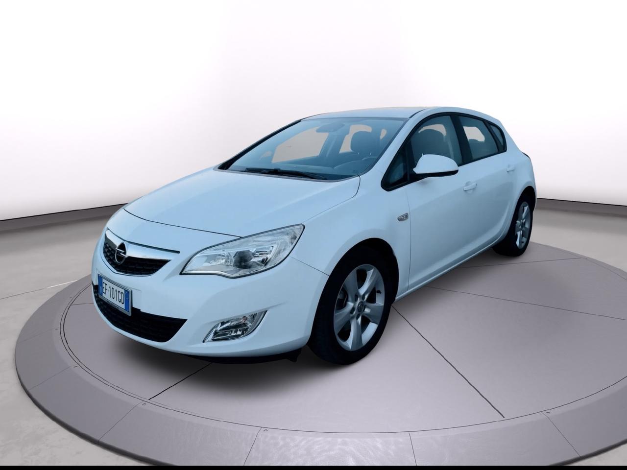 Opel Astra cosmo 1.7 CDTI anno 2011 neo patentati