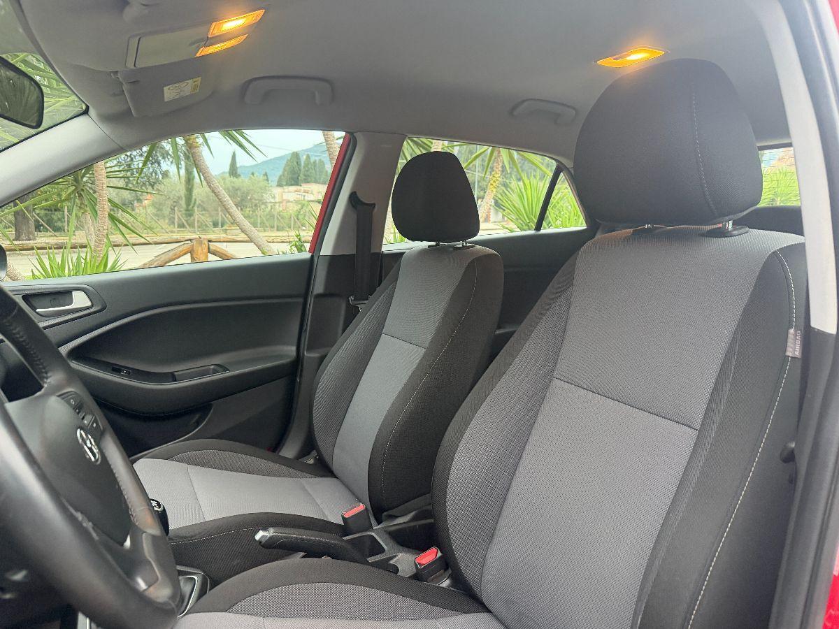 HYUNDAI - i20 - 1.2 5p. Connectline