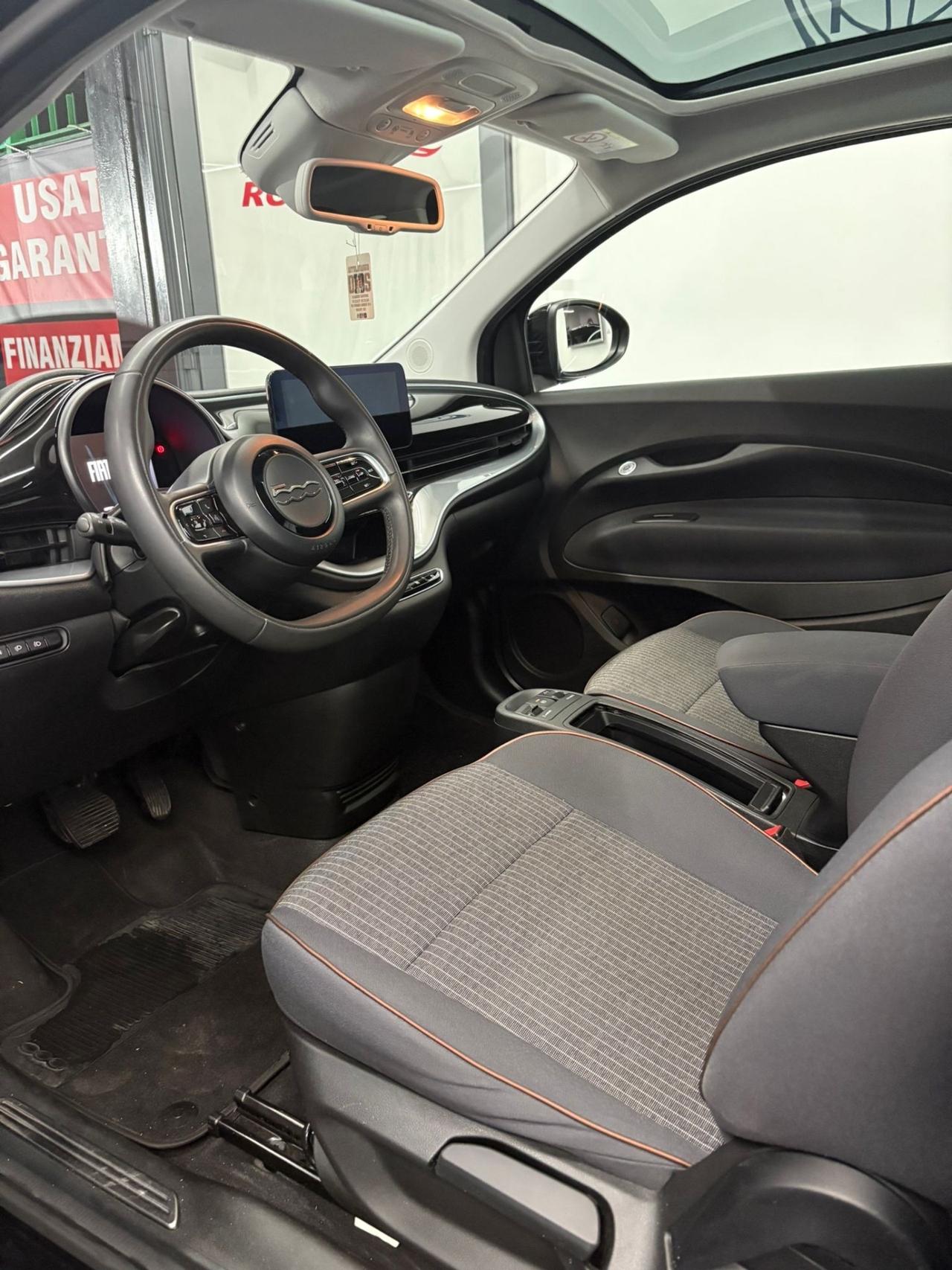 Fiat 500 500e Berlina 42 kWh La Prima