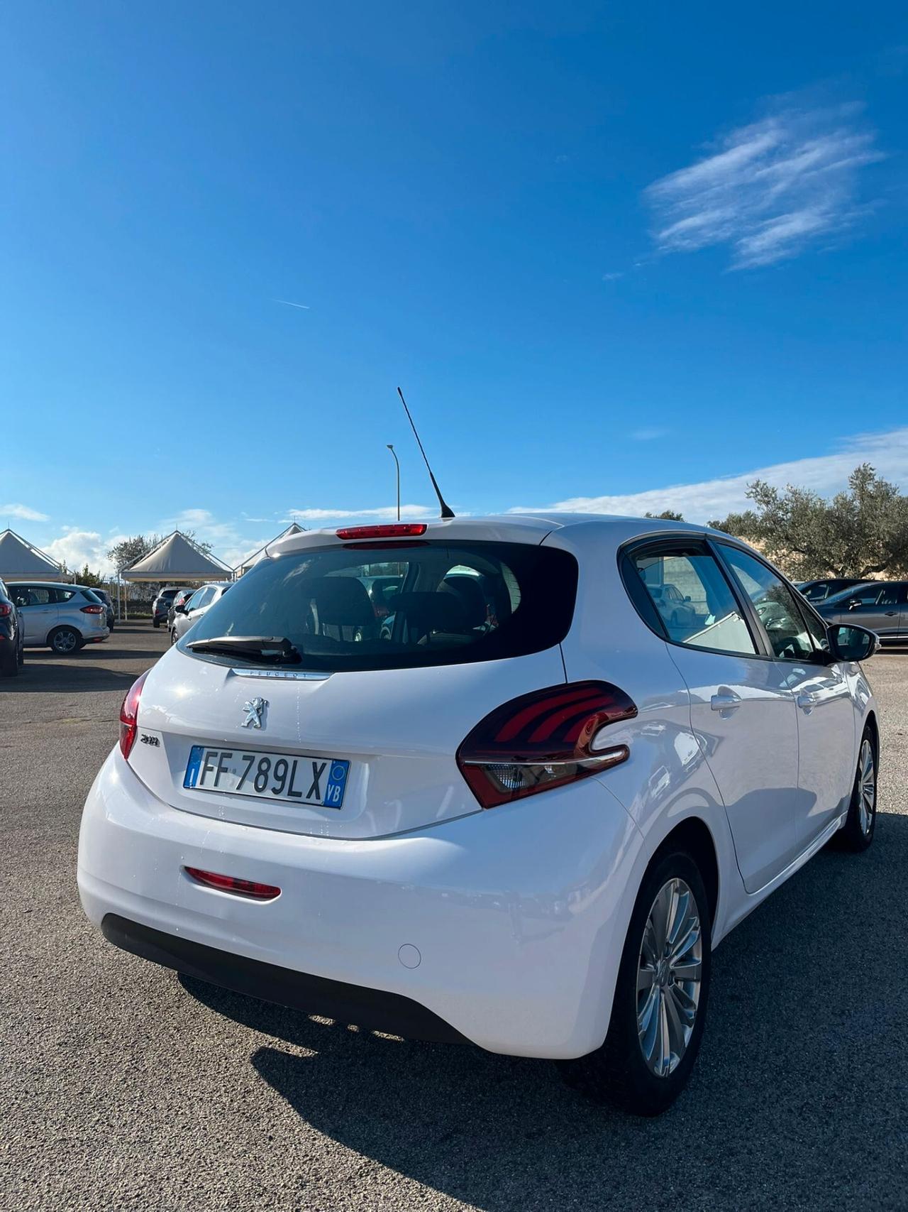 Peugeot 208 BlueHDi 75 5 porte Allure