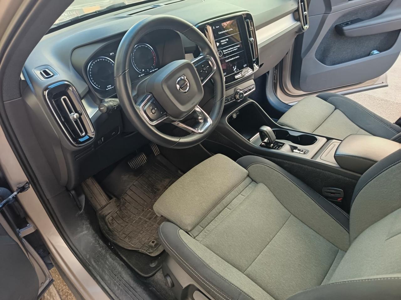 Volvo XC40 Core Autocarro N1 Detraibile al 100%