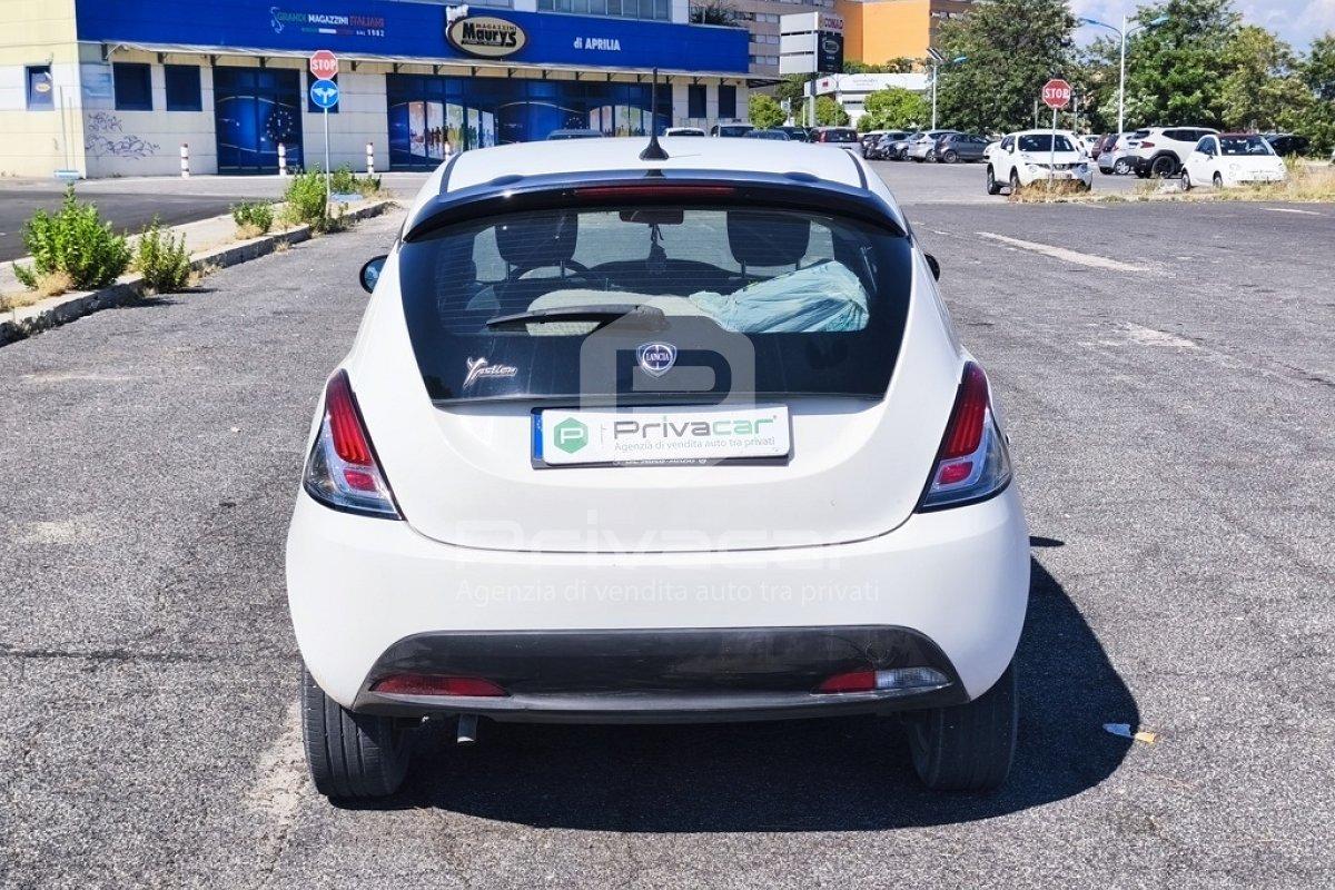 LANCIA Ypsilon 1.0 FireFly 5 porte S&S Hybrid Silver