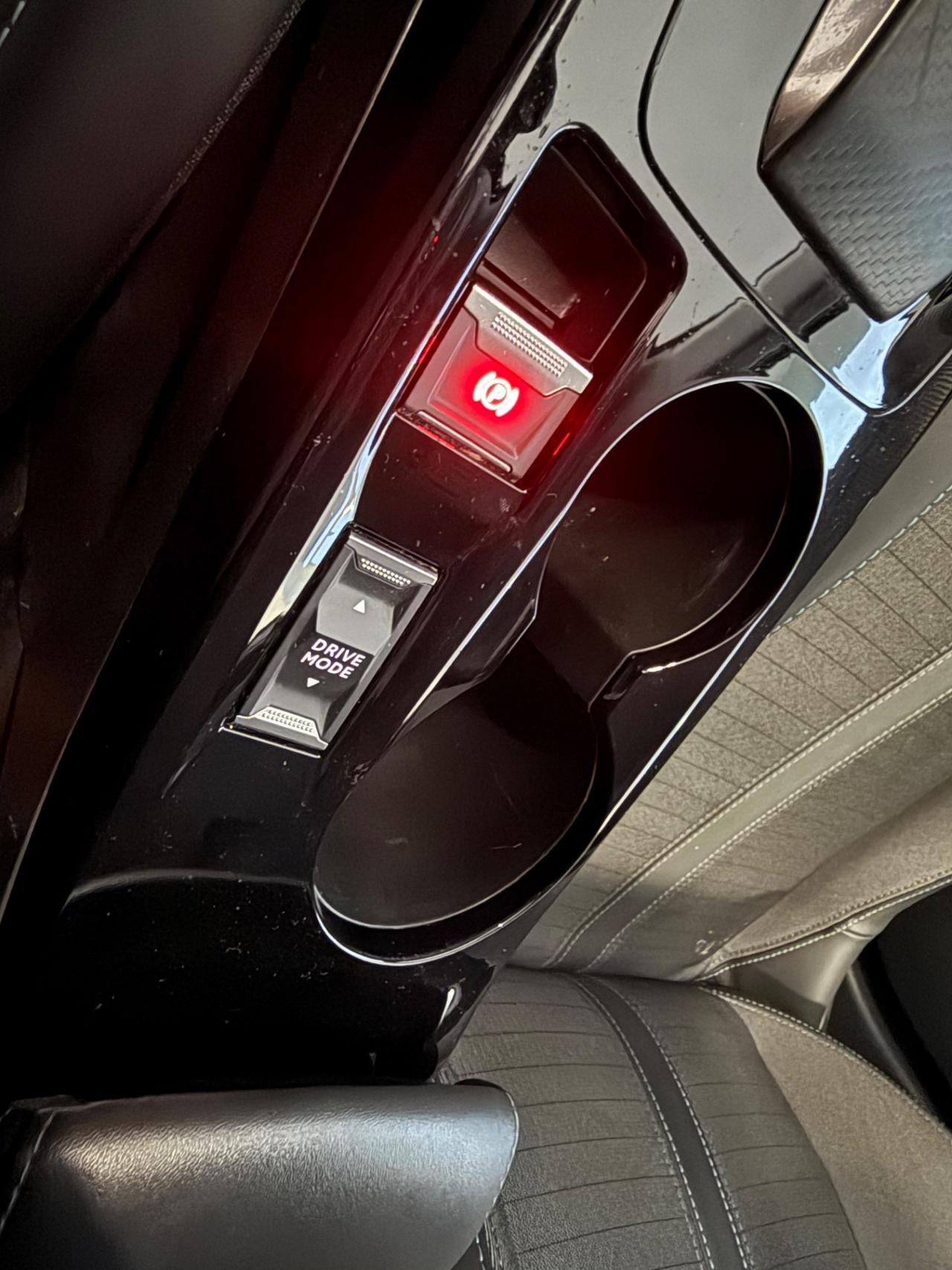 Peugeot 2008 BlueHDi130 S&S EAT8 Allure F1/PERLATO2023