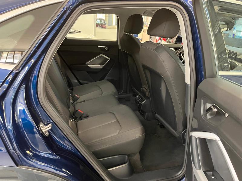 Audi Q3 Sportback 35 2.0 tdi Identity Black s-tronic