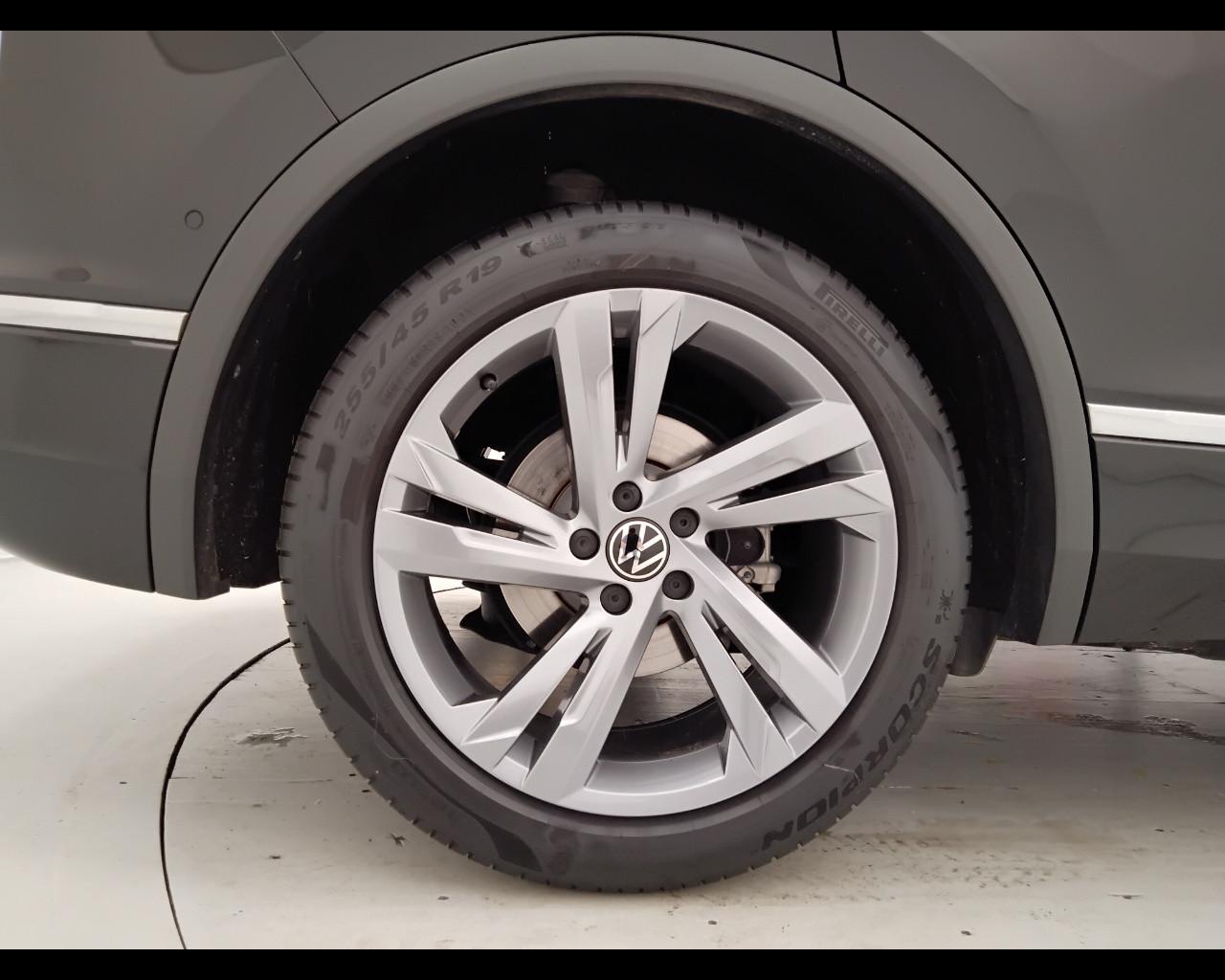 VOLKSWAGEN Tiguan II 2021 - Tiguan 1.5 tsi R-Line 150cv dsg