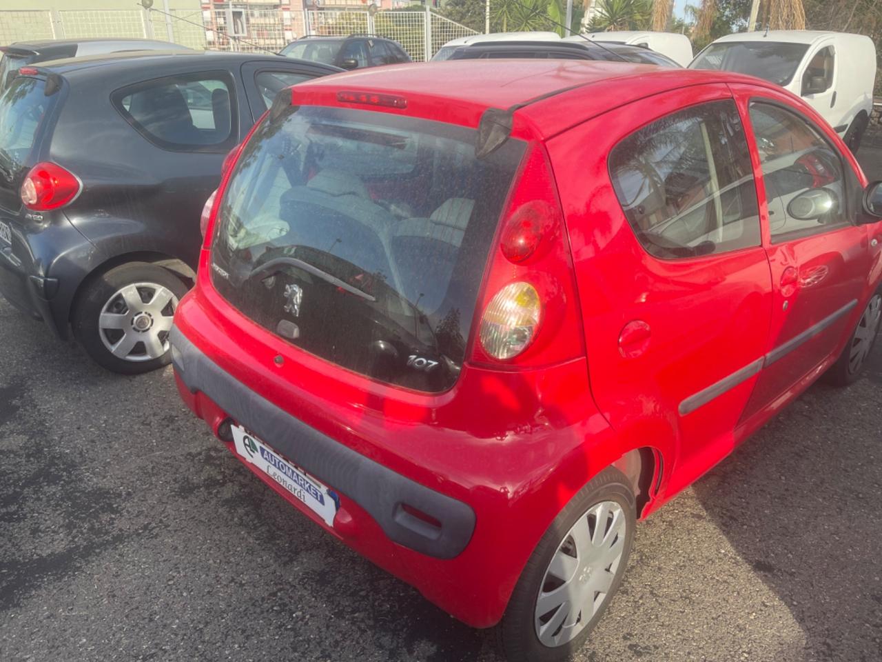 Peugeot 107 e Toyota Aygo vari colori