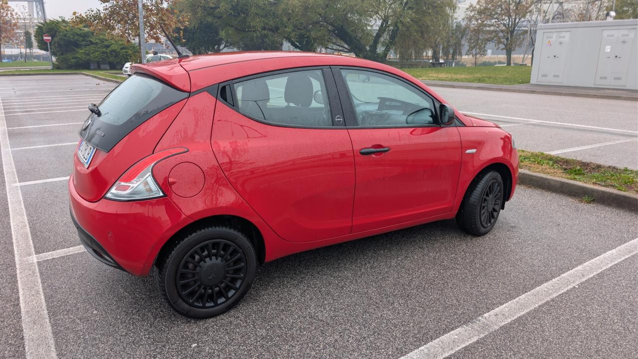 Lancia Ypsilon 1.0 FireFly 5 porte S&S Hybrid Ecochic Gold